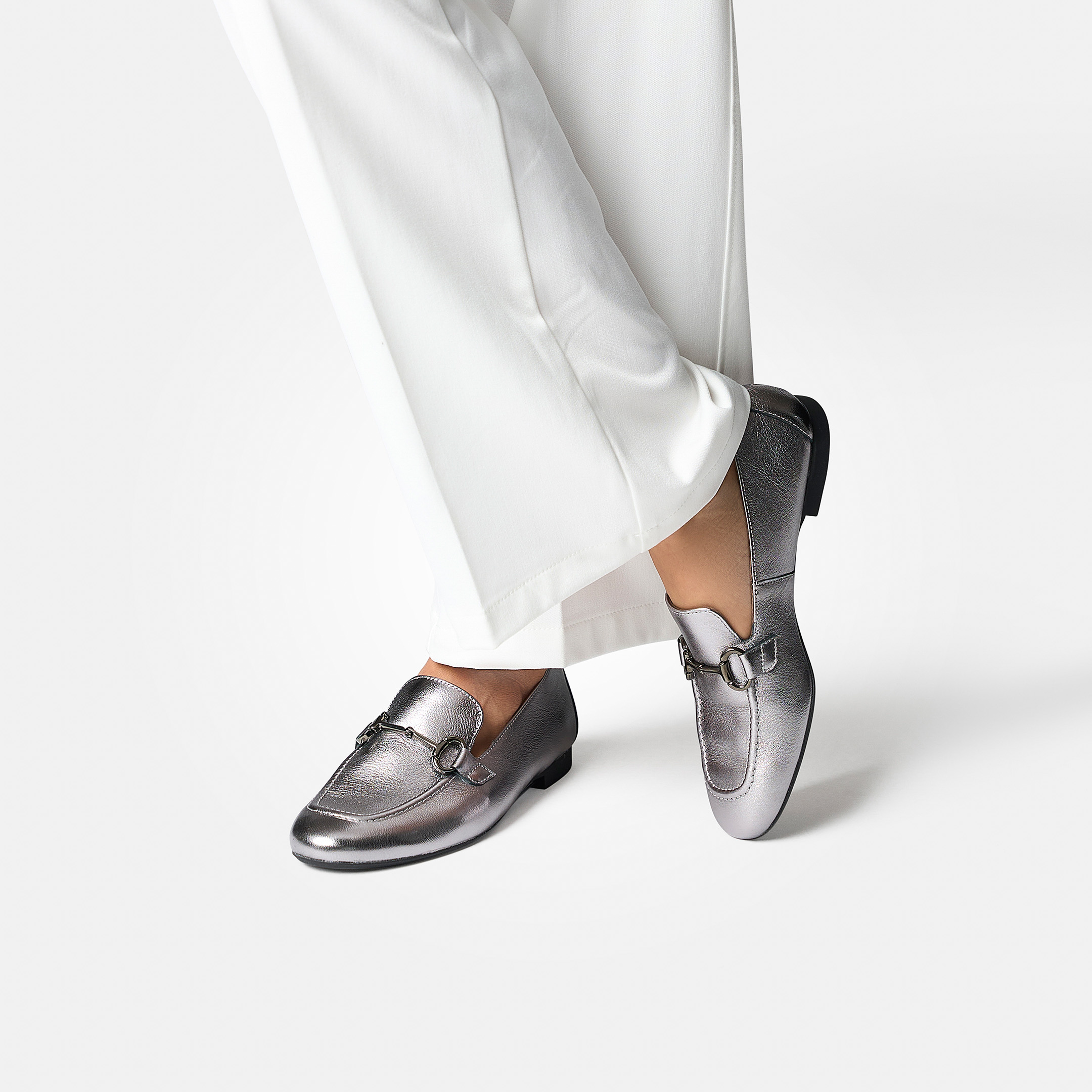 Loafer with clasp in metallic grey Paul Green